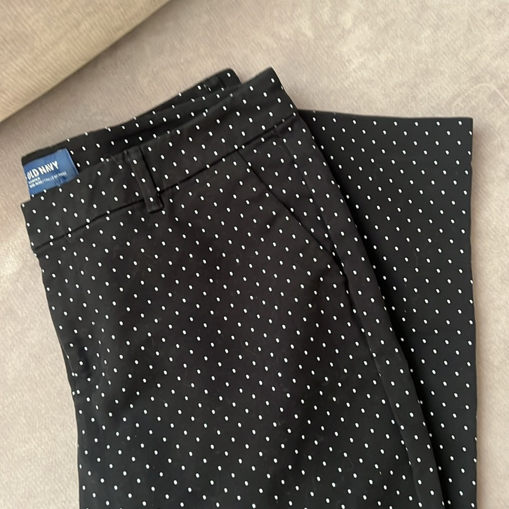 Old Navy “Harper” Black & white Capris - Picture 5 of 6